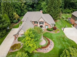 5166 Springdale Ct, Clarkston, MI 48348