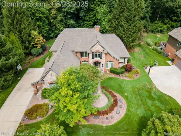 5166 Springdale Ct, Clarkston, MI 48348