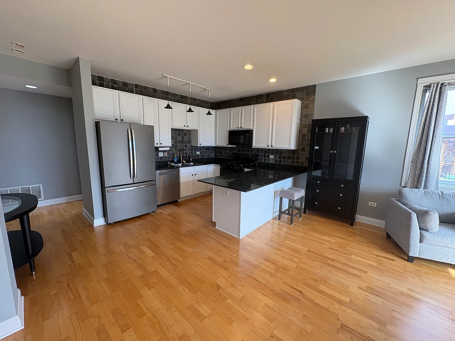 2 bed, 1.5 bath, 1040 sqft, $2,900 — Photo 1