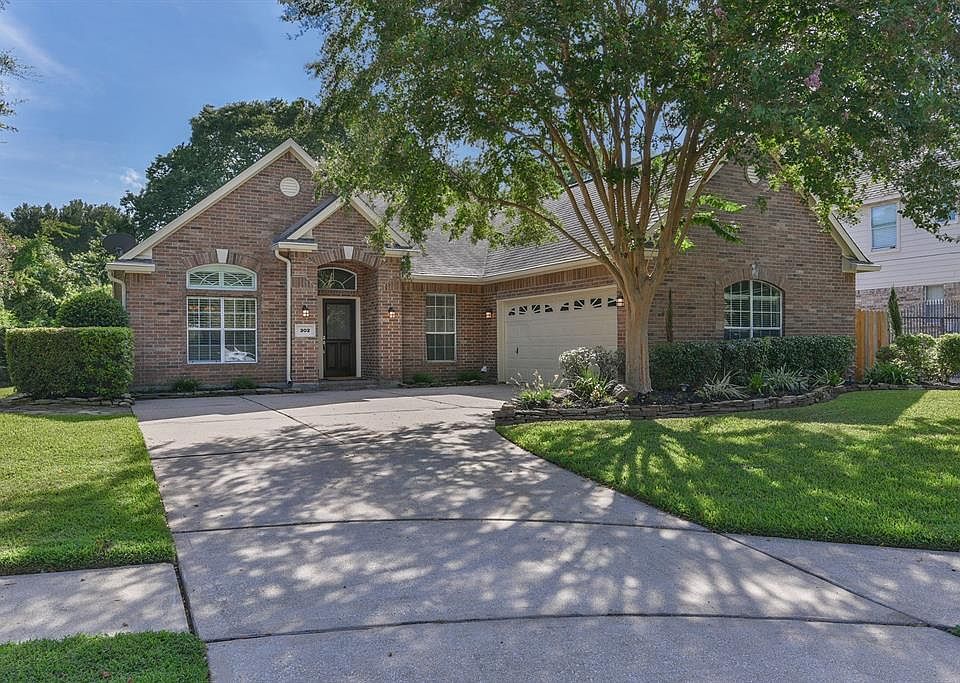 1st image of 302 Oak Creek Ln