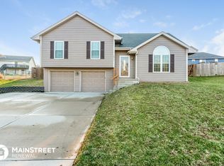 18711 Woodruff St, Smithville, MO 64089