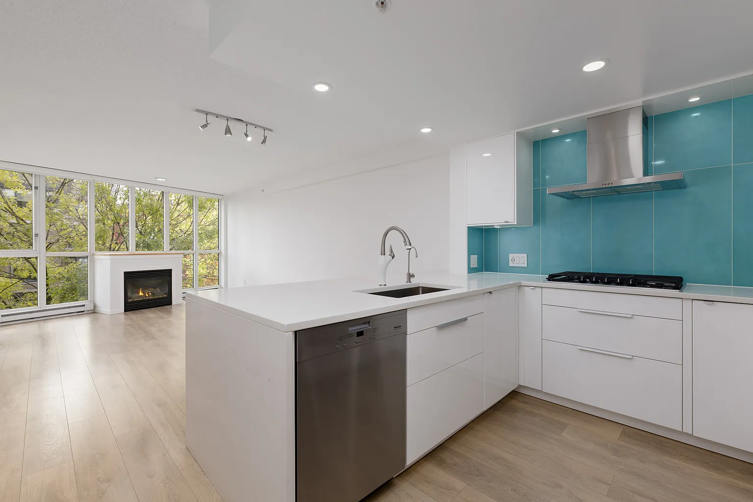 1425 W 6th Ave #410 photo 1