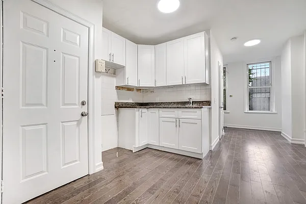 Rented by Compass | media 25