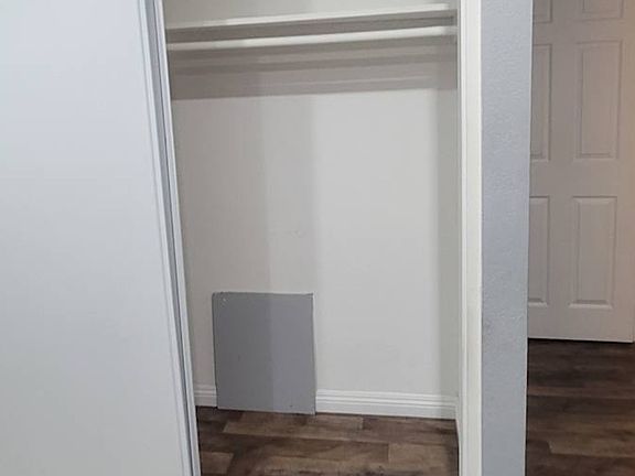 5th image of 3072 Panorama Rd APT B