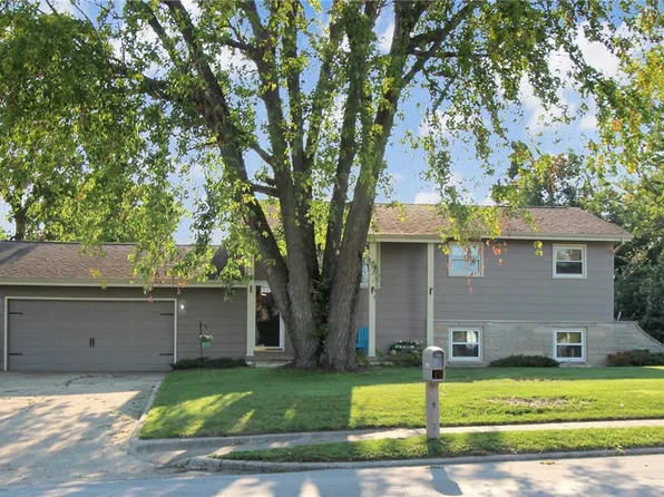 1804 University Dr, Charleston, IL 61920