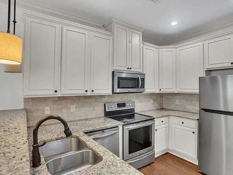999 Starr Ct — Photo 14