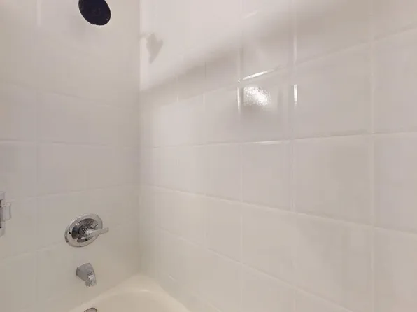 76-16 Grand Cent Parkway image 20 of 21