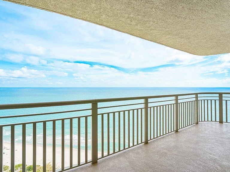 3000 N Ocean Dr #33E — Photo 1