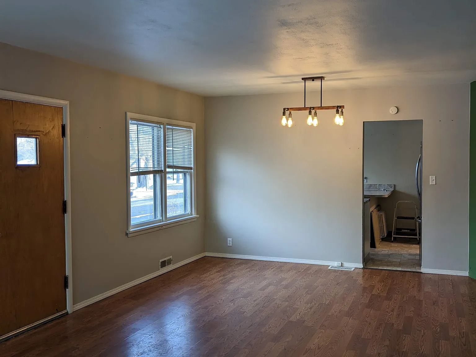 2 bed, 1100 sqft, $1,400 — Photo 3