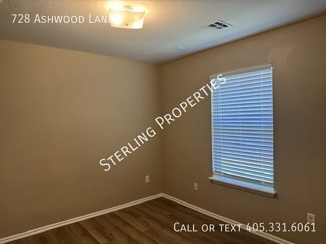 728 Ashwood Ln — Photo 30