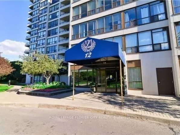 12 Laurelcrest St #303, Brampton, ON L6S 5Y4