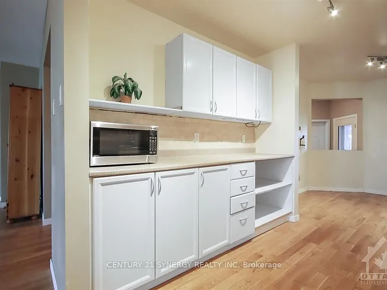 532 Pocono Cres — Photo 15