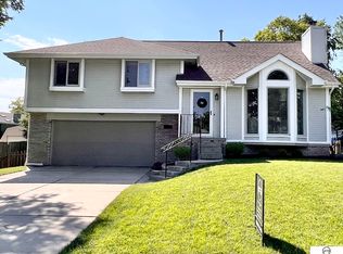 116 Carolina Dr S, Papillion, NE 68133