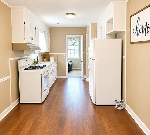5th image of 1203 Avery St