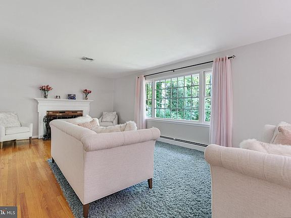 4th image of 4816 Stillwell Ave