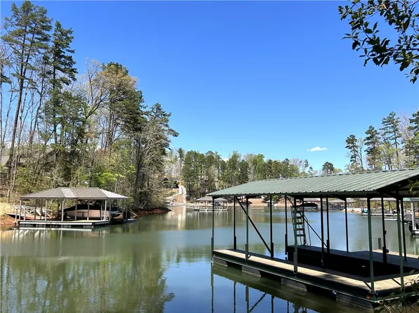 1412 Cool Ridge Dr, Seneca, SC 29672