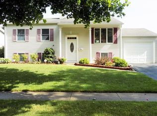 684 Saint Marys Pkwy, Buffalo Grove, IL 60089