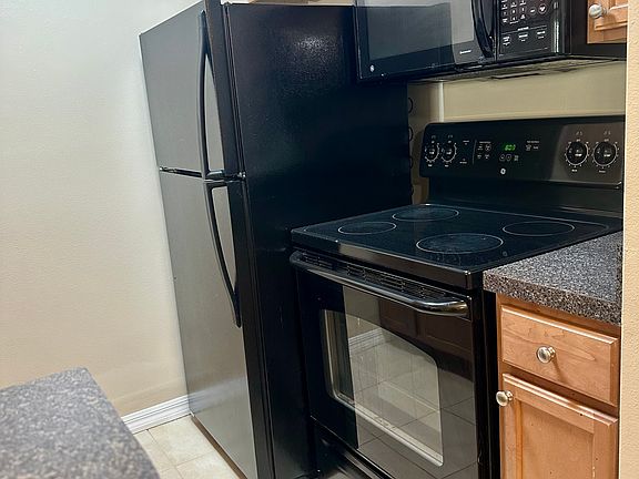 4th image of 215 Lake Brook Cir Unit 206