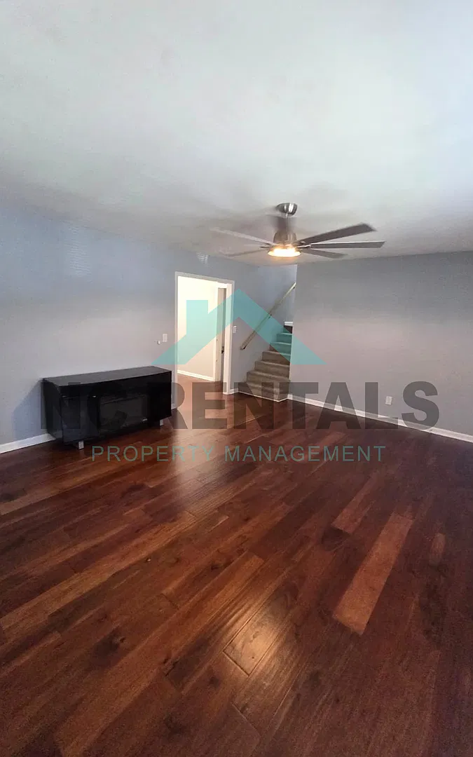 Lovely $1,750 3 Bed/3.0 Bath Home in South Greensboro w/ Cul-de-Sac Location & Private Yard! — Photo 2