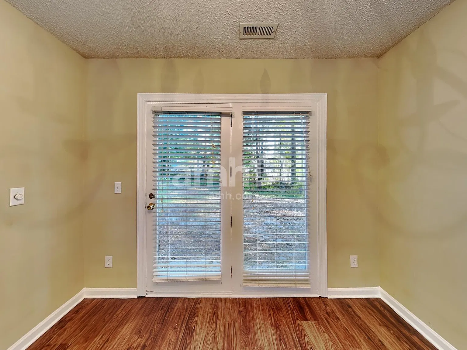 3 bed, 2.5 bath, 1614 sqft, $1,985 — Photo 4