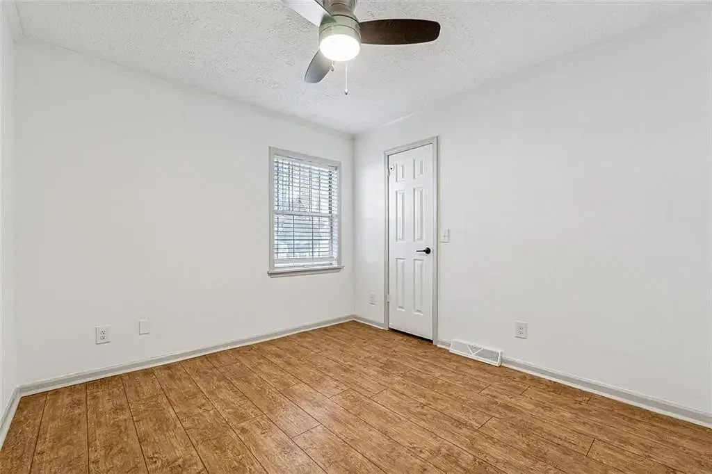 3 bed, 1104 sqft, $1,095 — Photo 2
