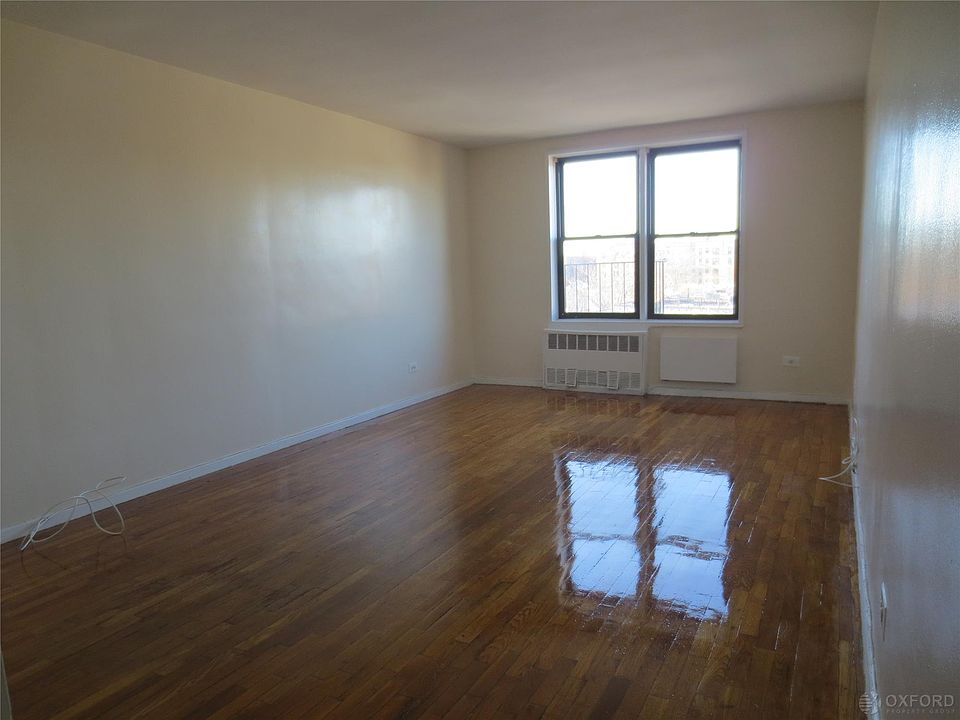 2nd image of 1068 Winthrop St APT 3A
