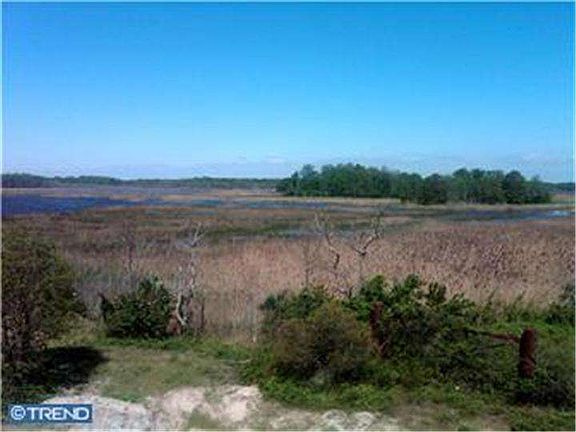 3rd image of 484 N Bay Dr