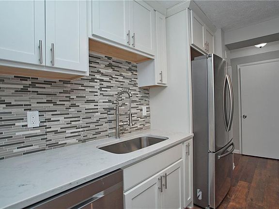 5th image of 3430 Colton Rd
