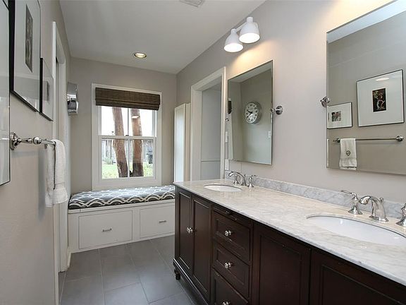 3rd image of 5560 Aspen St