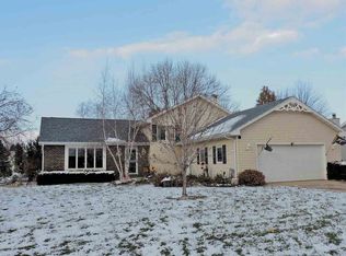 2860 Westmoor Rd, Oshkosh, WI 54904