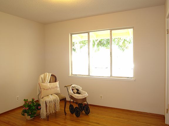 4th image of 7080 Golden Gate Dr