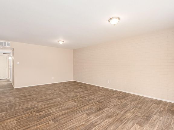 5th image of 2943 N 50th Dr