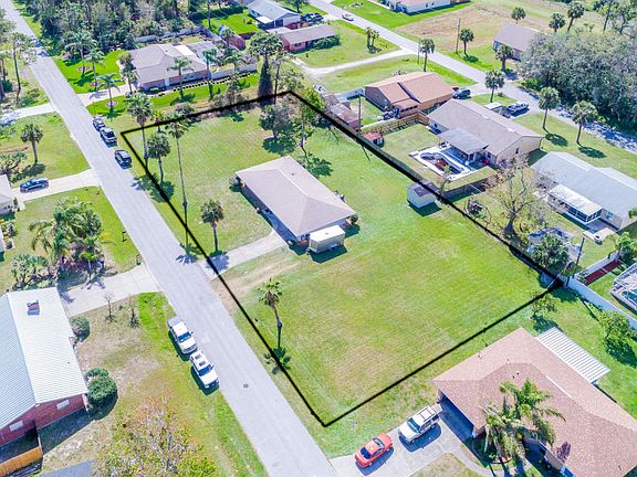 3rd image of 1226 Victory Palm Dr