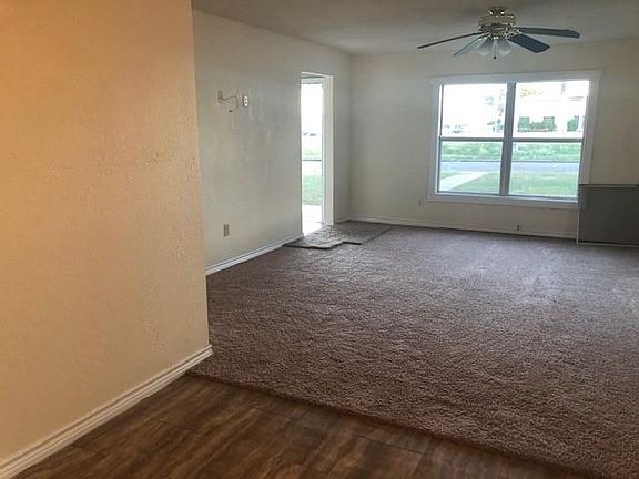 3rd image of 4021 Roselawn Dr