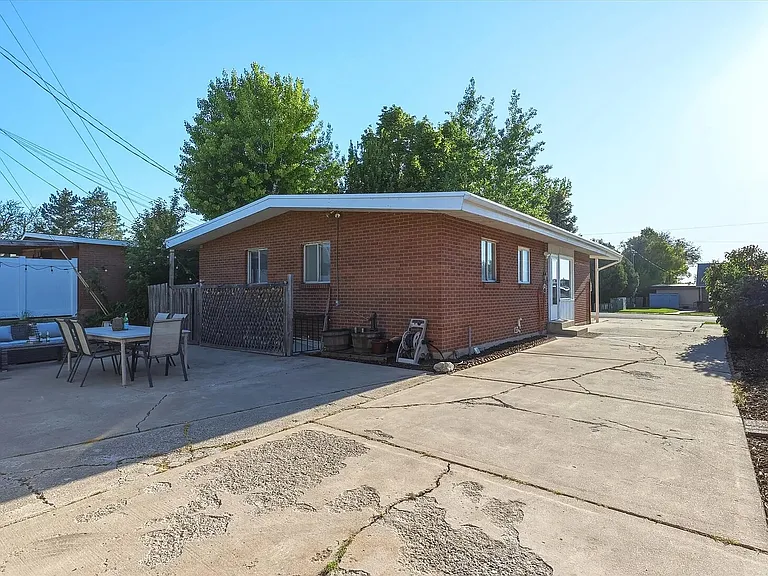 502 N Main St — Photo 3