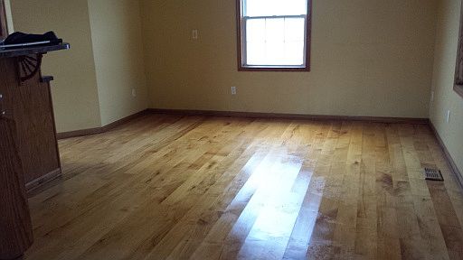 2nd image of 109 E Vaniter St