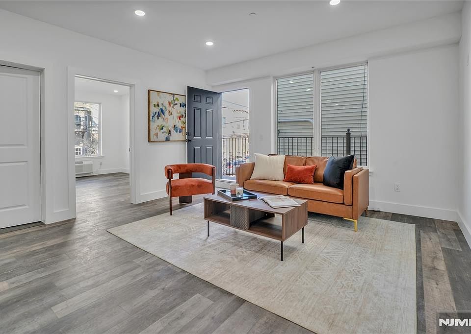 1st image of 521 10th St #B1