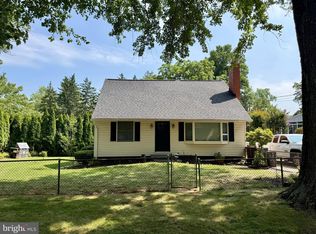 1400 Bernerd Pl, Rockville, MD 20851