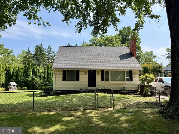 1400 Bernerd Pl, Rockville, MD 20851