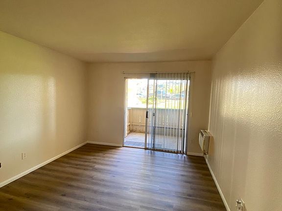 2nd image of 12722 Lakeshore Dr APT C
