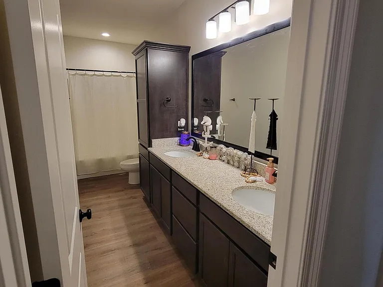 10165 Patrick Dr — Photo 37