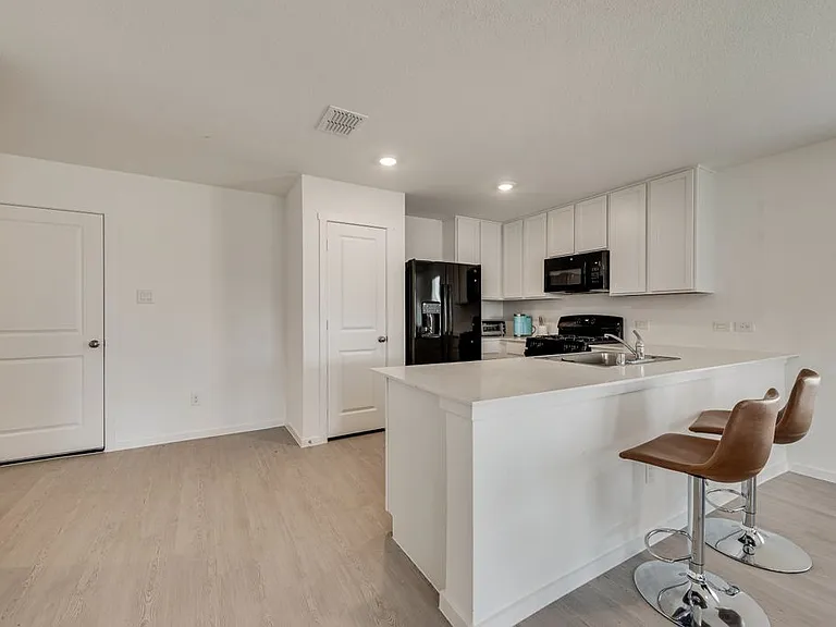 14112 Hammersmith St — Photo 5