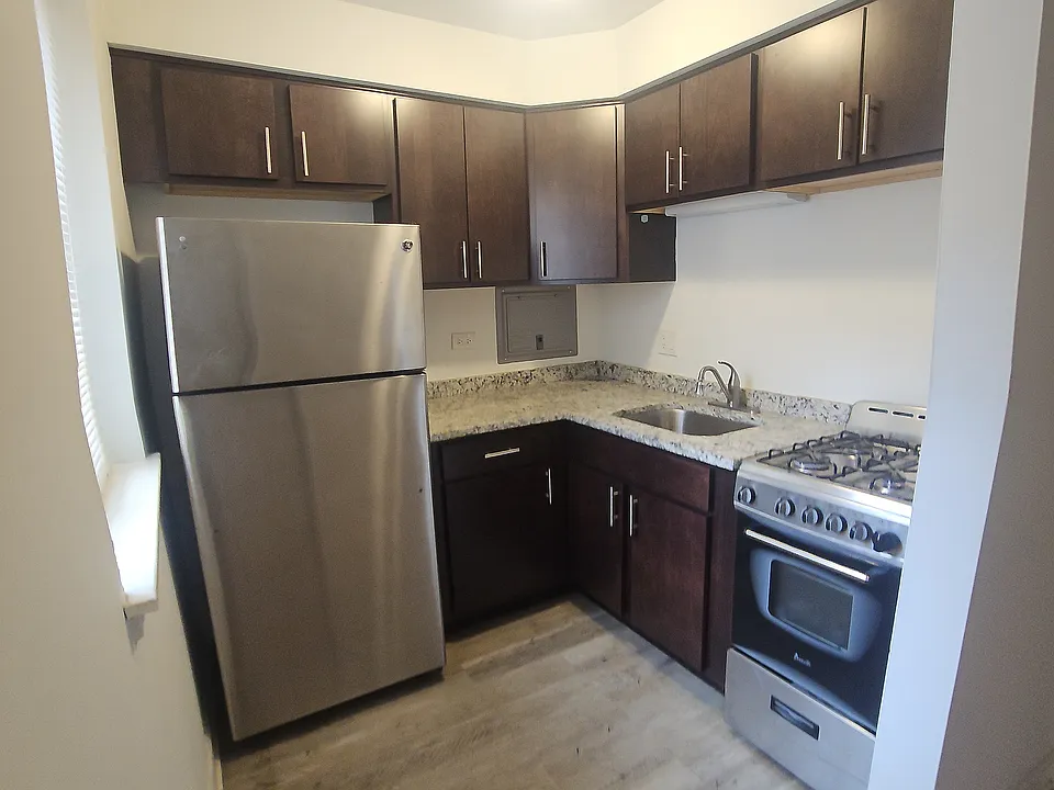 6211 N Kenmore Ave #403