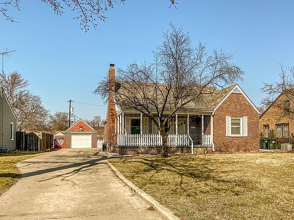 2nd image of 402 W 23rd Ave