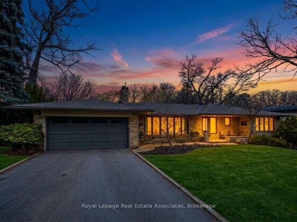 1561 Pinetree Cres, Mississauga, ON L5G 2S9