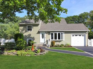 42 Sherwood Dr, East Islip, NY 11730