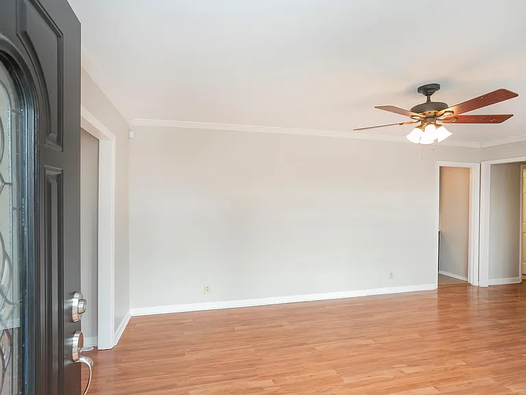 610 Ashley Ct — Photo 12