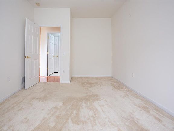 5th image of 11 Moor Dr