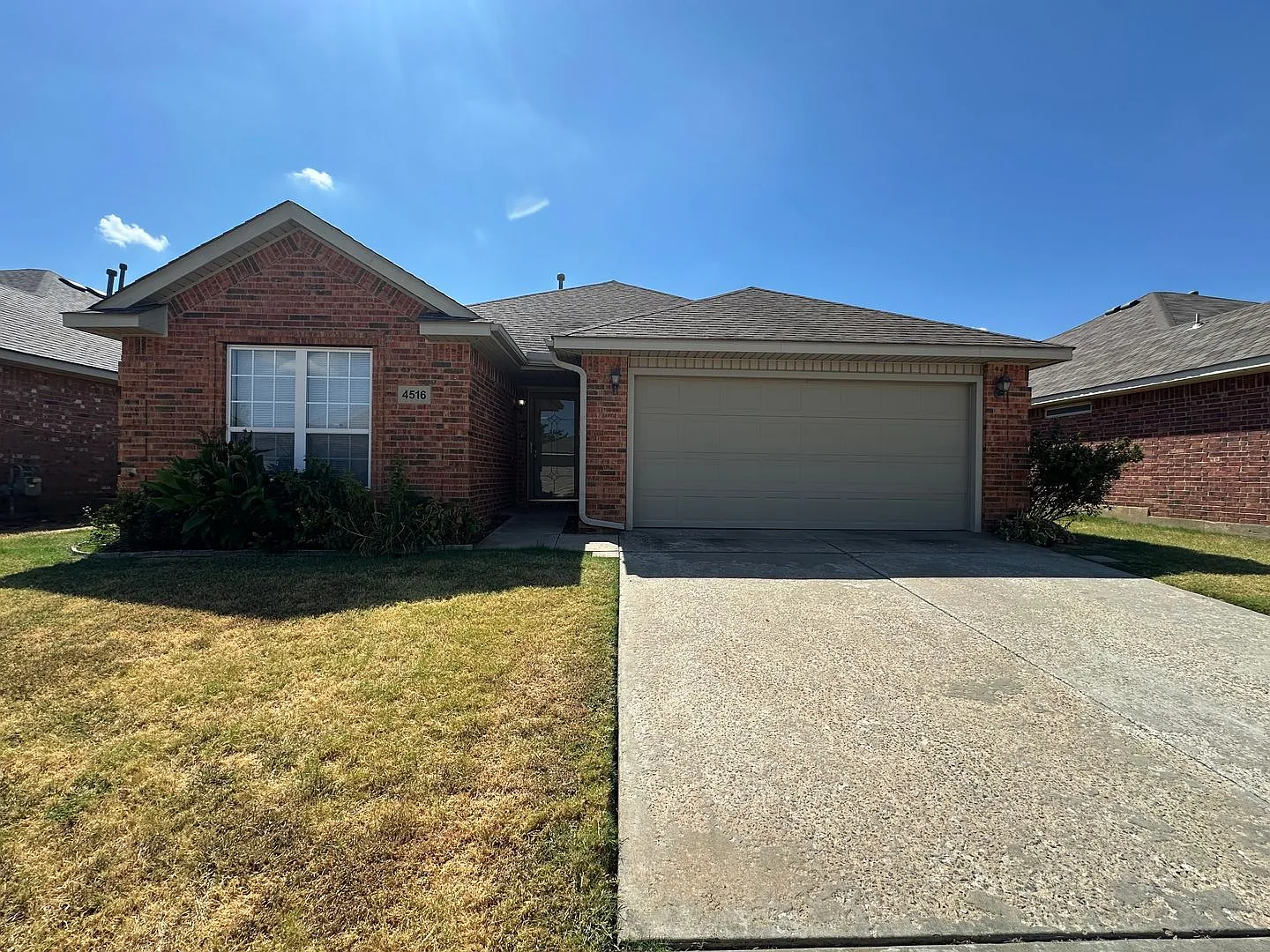 Nice 3 bed, 2 bath, 2 car garage — Photo 4