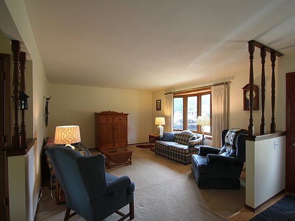 4th image of 650 Windfield Ln